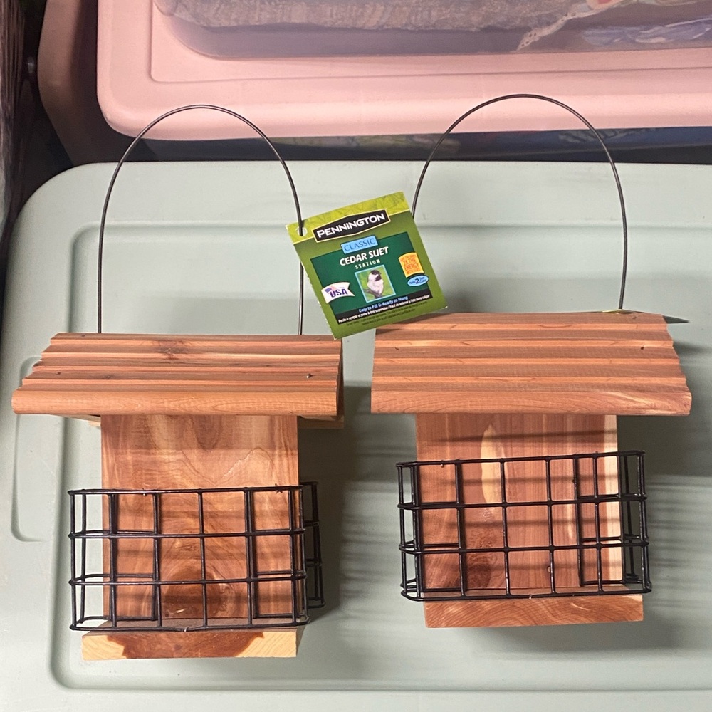NWT Pennington Cedar Suet Feeding Station set of 2 - Picture 5 of 13